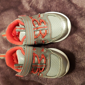 Baby‎ shoes